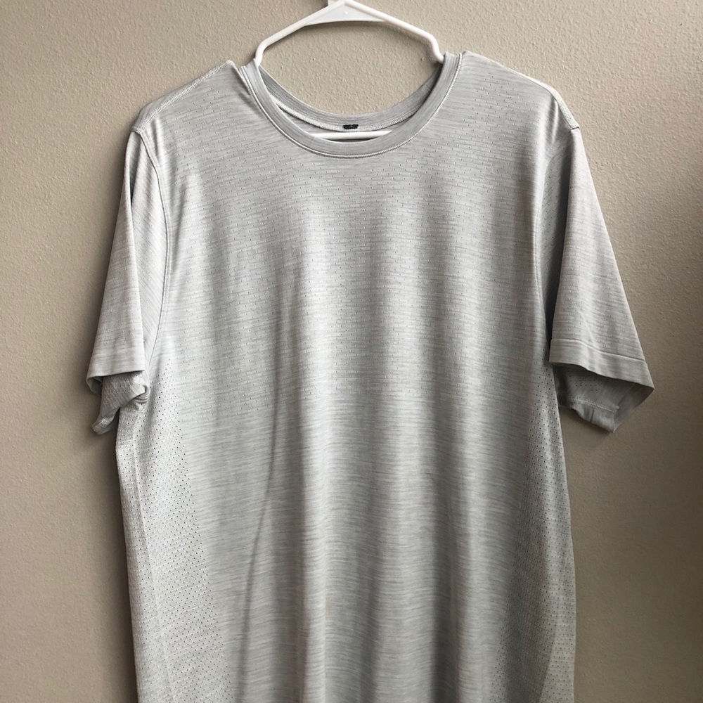 Worn once - Lululemon - Mesh drysense shirt
